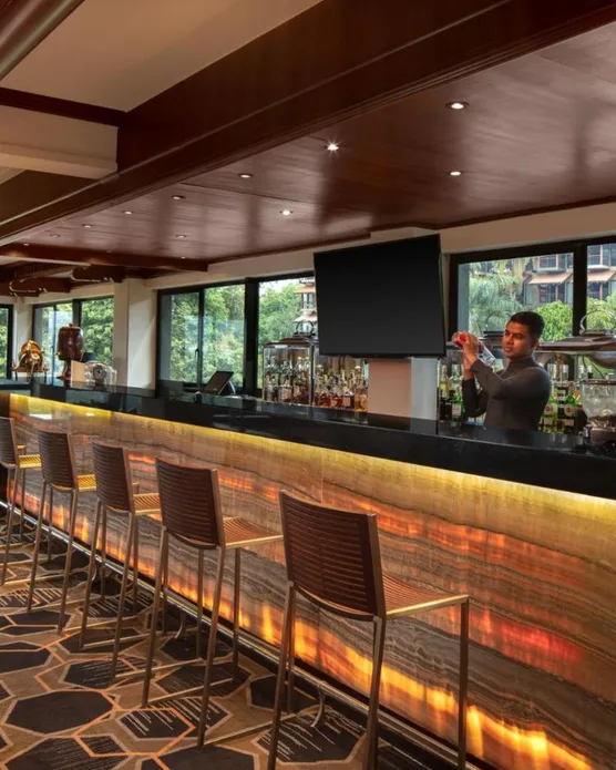 Earl's Regency Hotel, photo 4