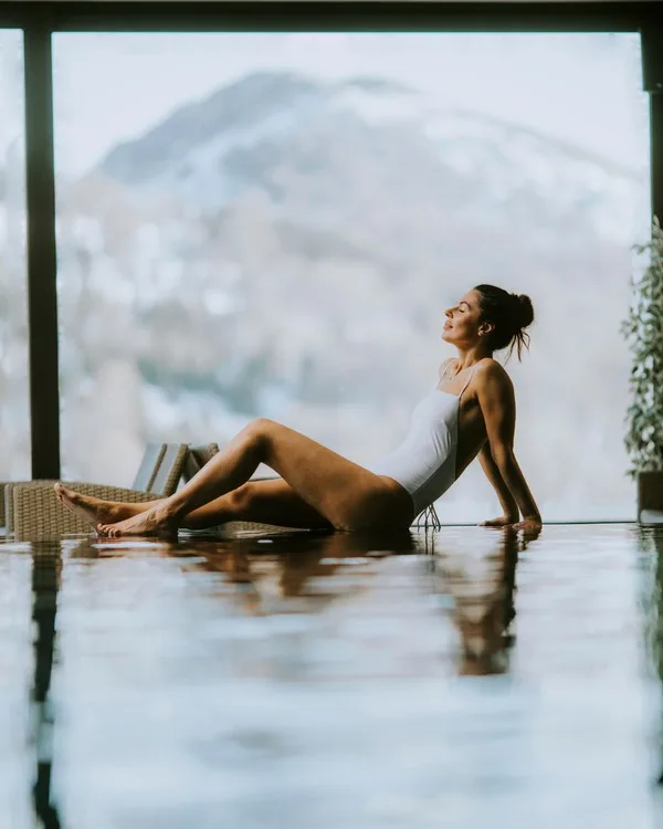Spas, soins et eau chaude face aux sommets