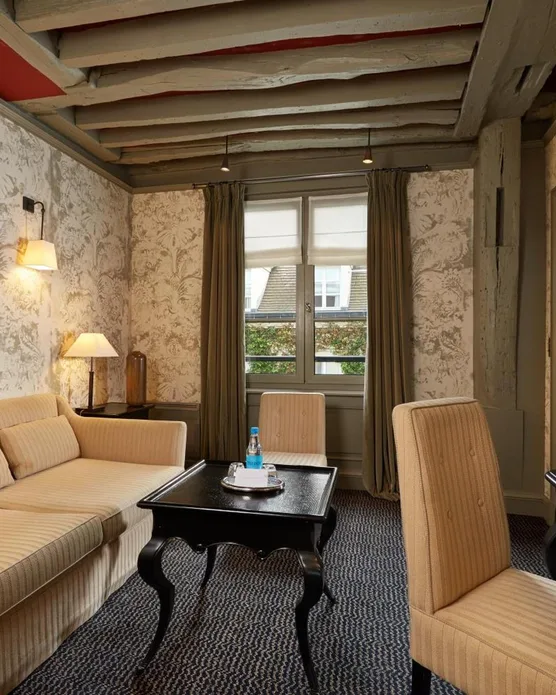 Le Pavillon de la Reine, photo 2