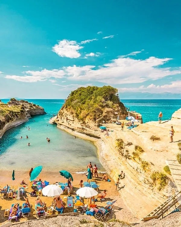 La grande plage de Sidari, l'eau qui chauffe vite