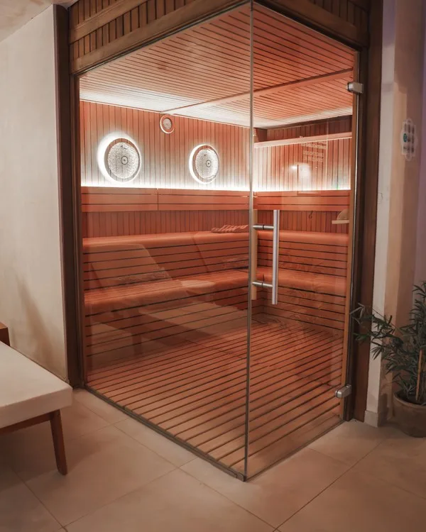 Sauna infrarouge ou sauna finlandais : lequel te convient ?